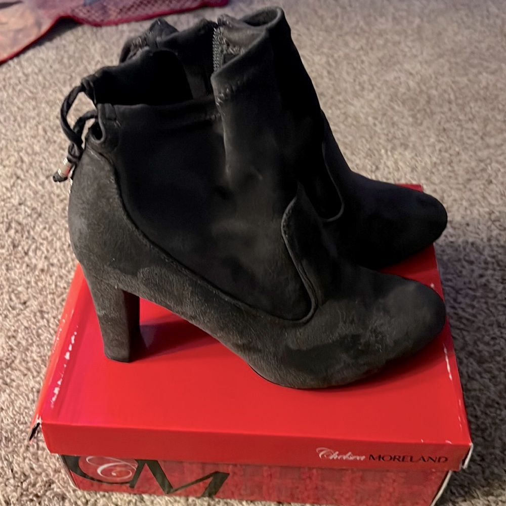 Chelsea Moreland Exit, Gray, Size 8M. Never been worn.